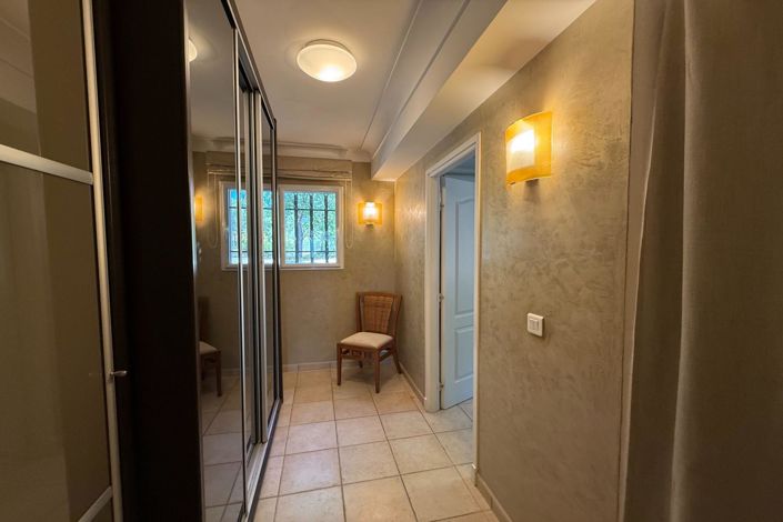 Image No.19-4 Bed House for sale