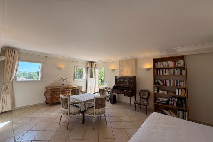 Image No.20-4 Bed House for sale