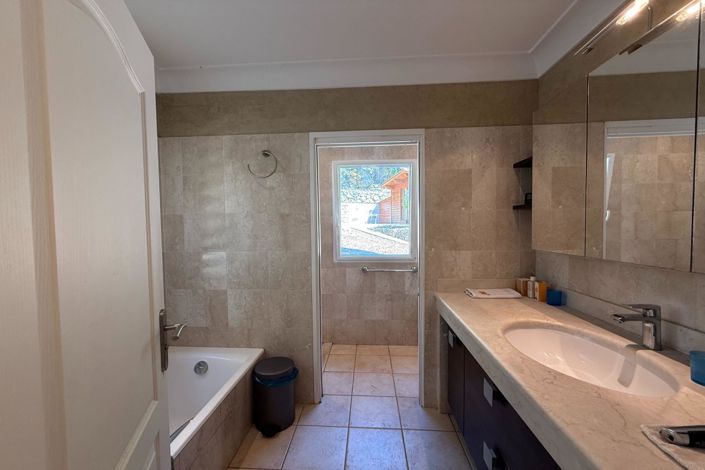 Image No.9-4 Bed House for sale