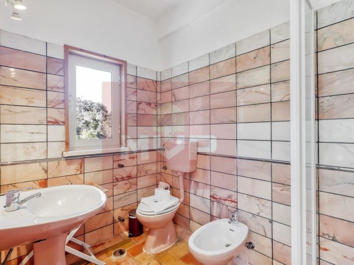 Image No.13-3 Bed House for sale