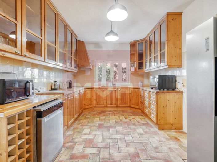 Image No.15-3 Bed House for sale