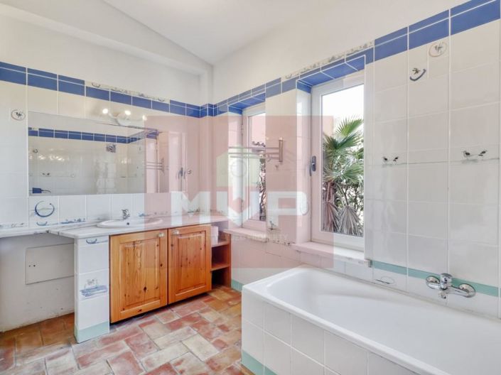 Image No.19-3 Bed House for sale