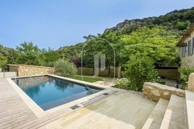 6 Bed House for sale