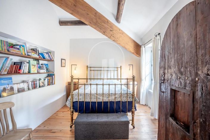 Image No.10-6 Bed House for sale