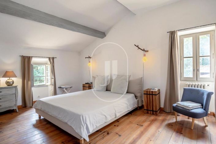 Image No.8-6 Bed House for sale