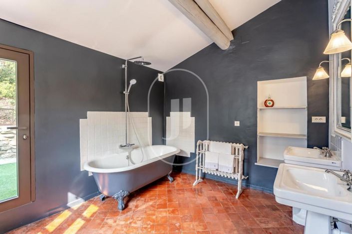 Image No.9-6 Bed House for sale