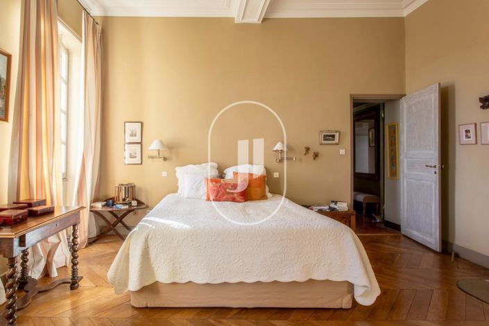 Image No.7-7 Bed House for sale