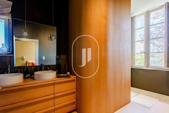 Image No.8-7 Bed House for sale