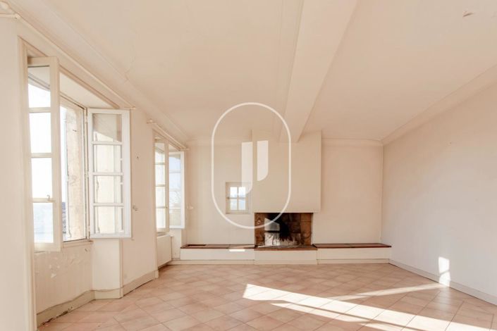 Image No.9-7 Bed House for sale