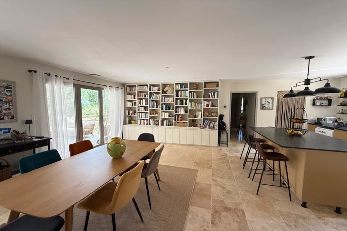 Image No.5-2 Bed House for sale