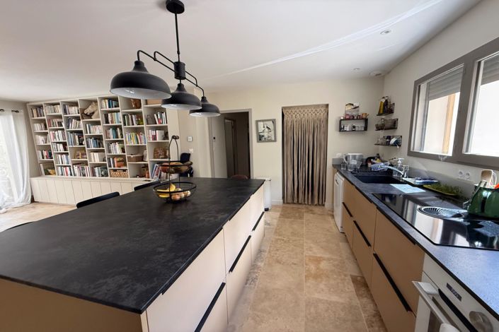 Image No.6-2 Bed House for sale