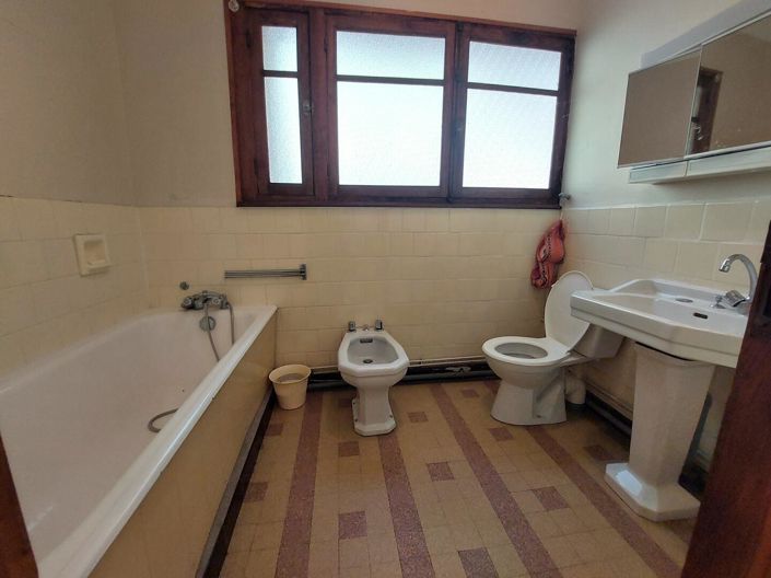 Image No.12-5 Bed House for sale