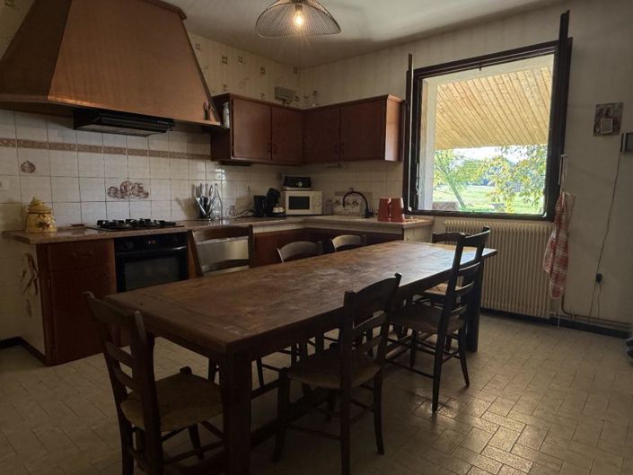 Image No.8-5 Bed House for sale