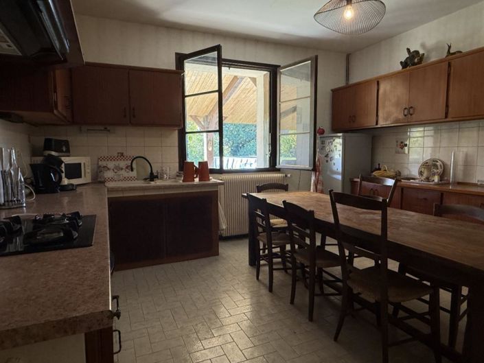 Image No.9-5 Bed House for sale