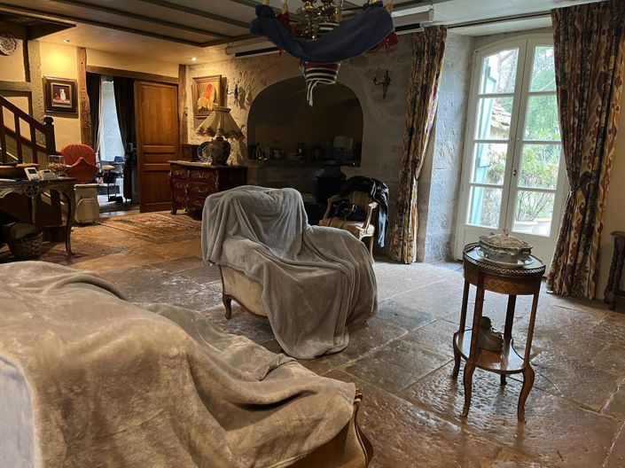 Image No.7-8 Bed House for sale