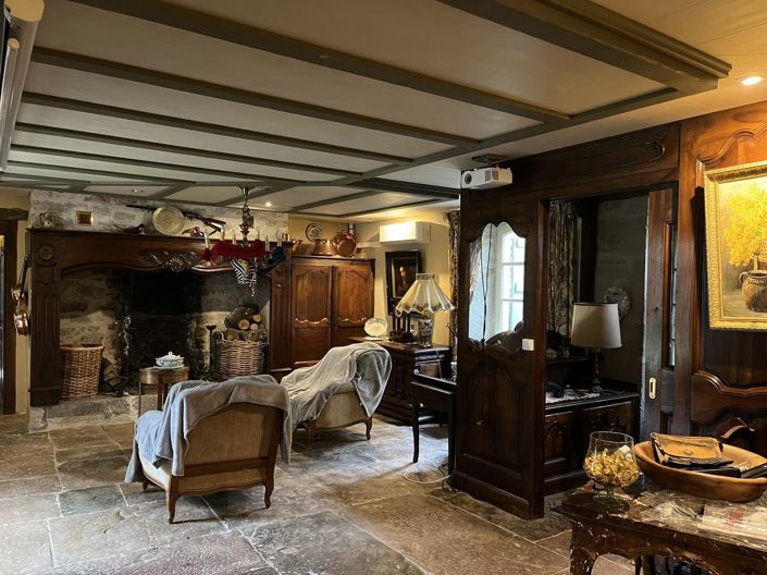 Image No.8-8 Bed House for sale