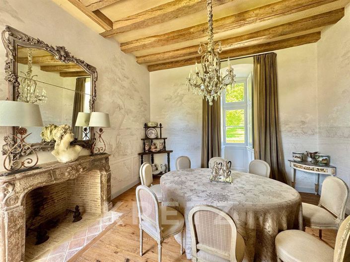 Image No.11-12 Bed Property for sale