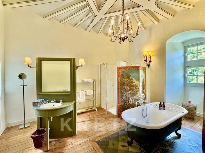 Image No.13-12 Bed Property for sale