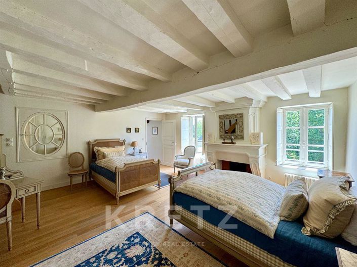 Image No.14-12 Bed Property for sale