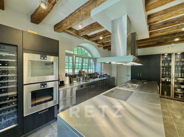 Image No.16-12 Bed Property for sale