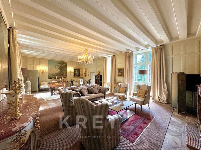 Image No.9-12 Bed Property for sale