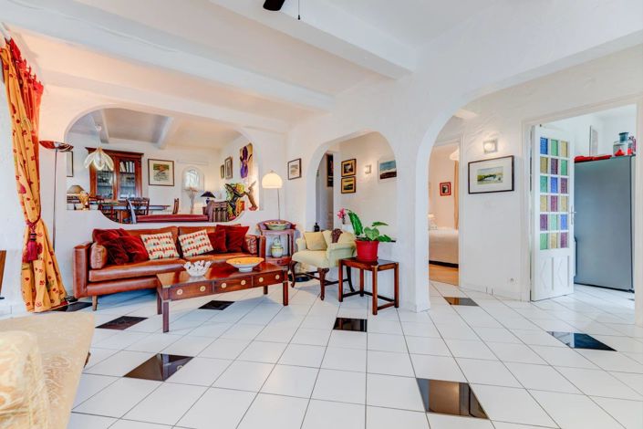 Image No.8-4 Bed House for sale