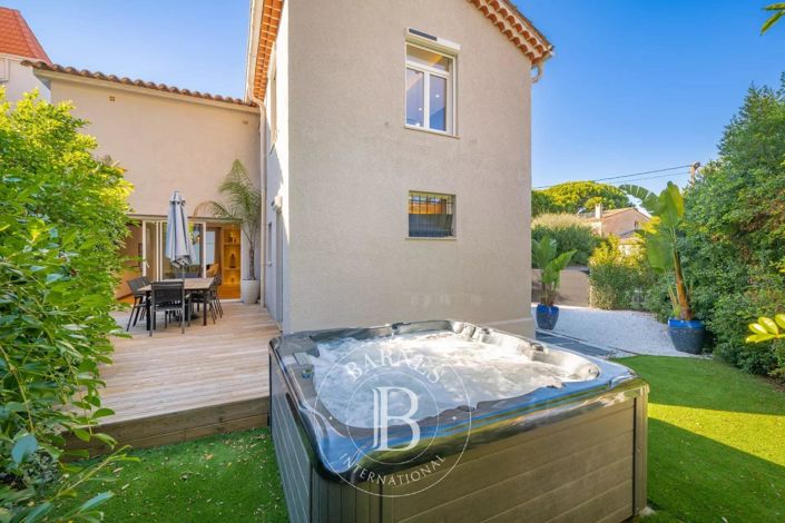 Image No.2-4 Bed House for sale