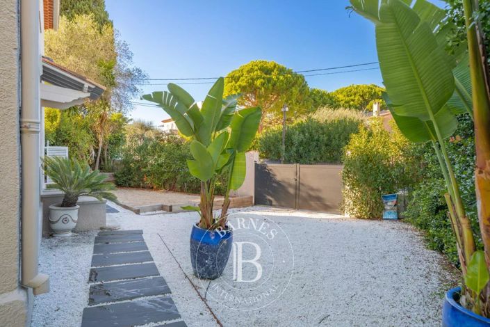 Image No.20-4 Bed House for sale