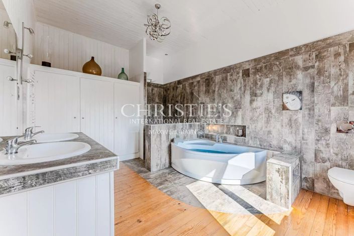 Image No.10-3 Bed House for sale