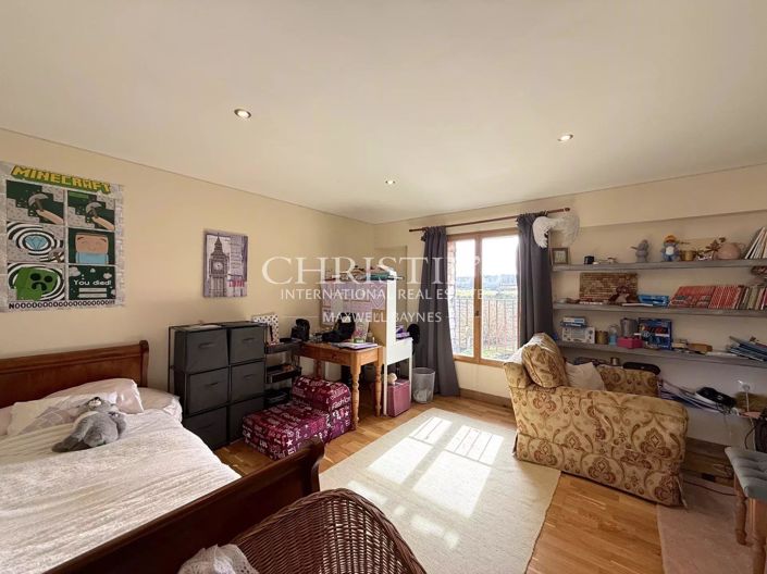 Image No.16-17 Bed House for sale