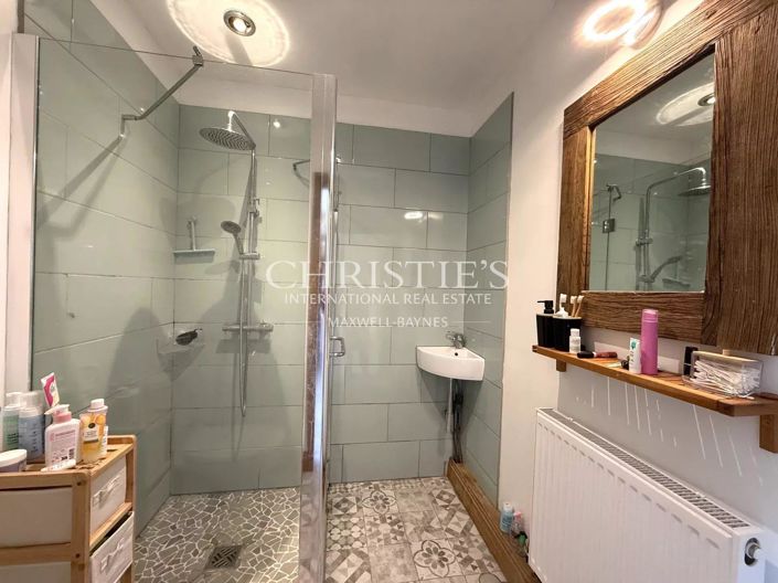 Image No.17-17 Bed House for sale