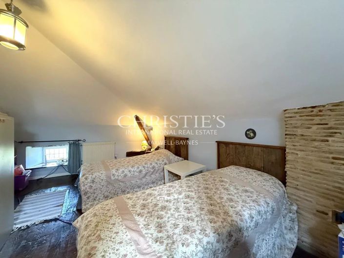 Image No.18-17 Bed House for sale