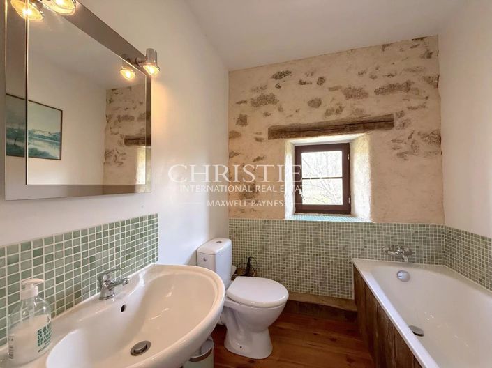 Image No.23-17 Bed House for sale