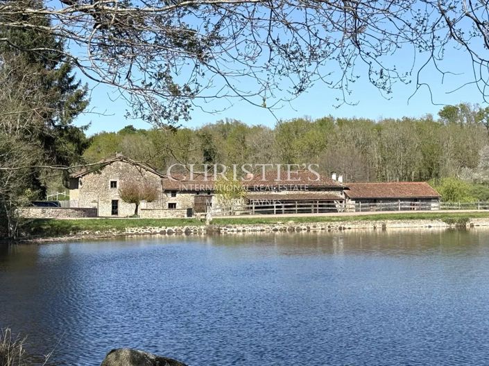 Image No.3-Maison de 17 chambres à vendre à Piegut-Pluviers