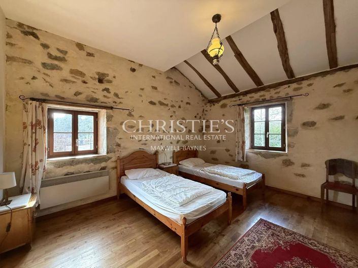 Image No.31-17 Bed House for sale