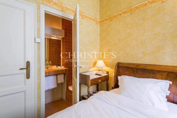 Image No.19-12 Bed House for sale