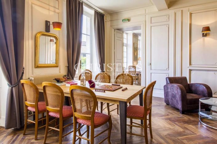 Image No.8-12 Bed House for sale