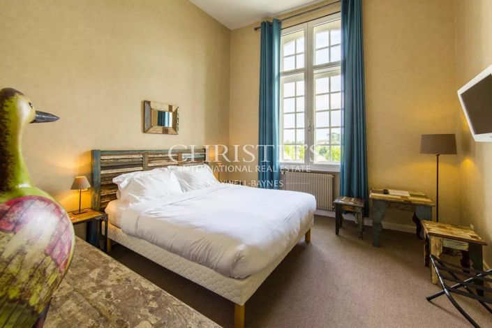 Image No.9-12 Bed House for sale