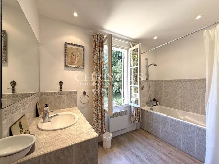 Image No.31-5 Bed House for sale