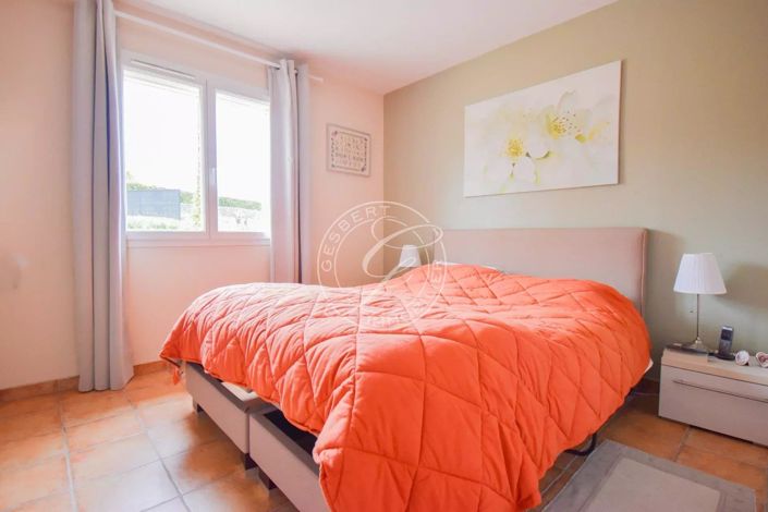 Image No.16-4 Bed House for sale