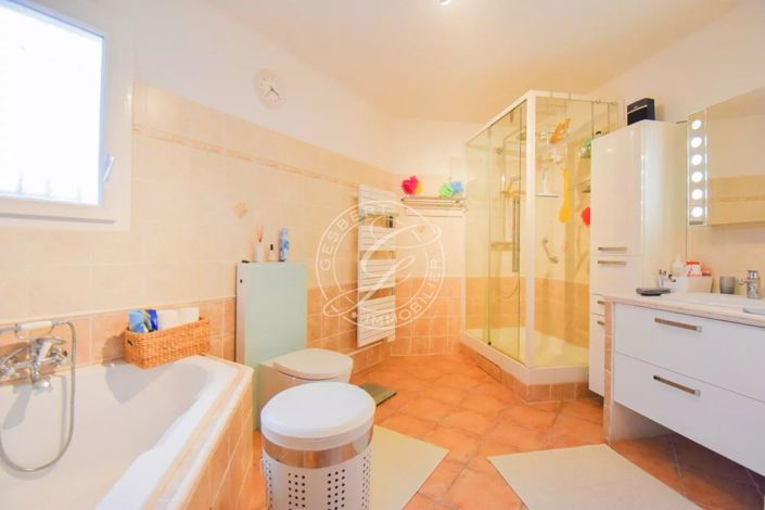 Image No.18-4 Bed House for sale