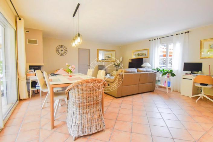 Image No.3-4 Bed House for sale