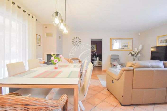 Image No.7-4 Bed House for sale