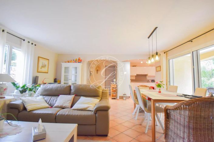 Image No.8-4 Bed House for sale