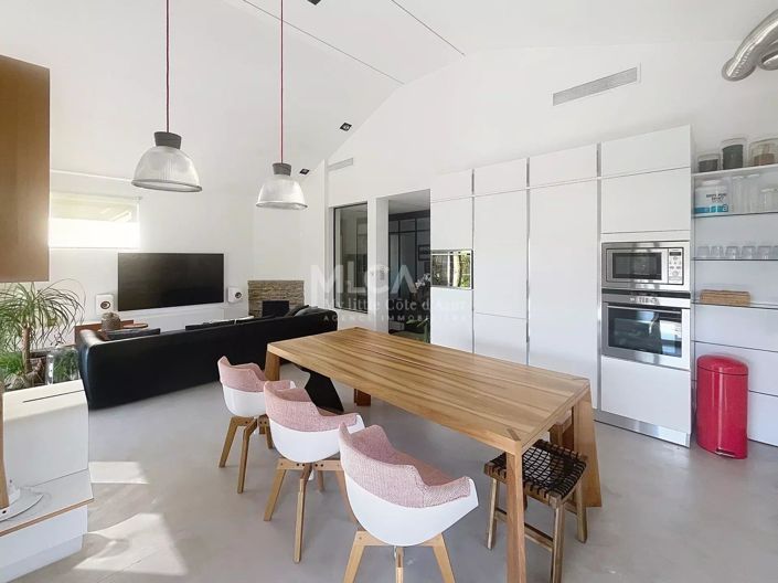 Image No.3-4 Bed House for sale