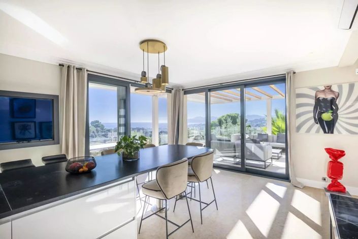 Image No.6-5 Bed House for sale