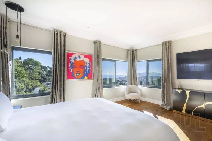 Image No.7-5 Bed House for sale