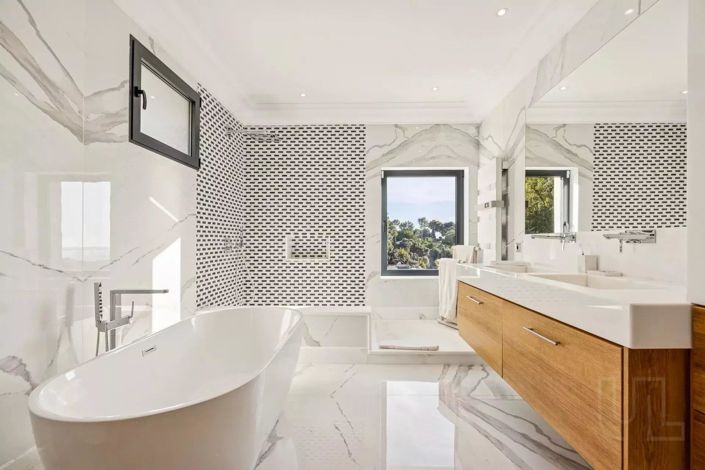 Image No.9-5 Bed House for sale