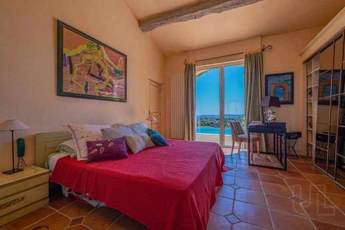 Image No.10-5 Bed House for sale