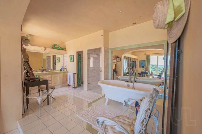 Image No.11-5 Bed House for sale